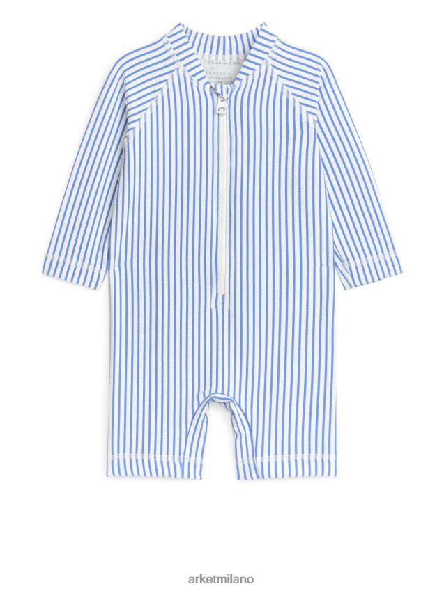 vestiario esso ARKET bambini tuta lunga da bagno in seersucker UV blu/strisce 6F0F6L1752