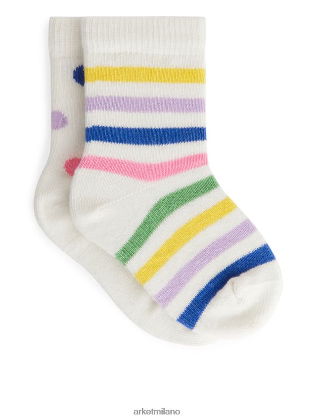 vestiario esso ARKET bambini calzini a pois, 2 paia bianco/multicolore 6F0F6L1778