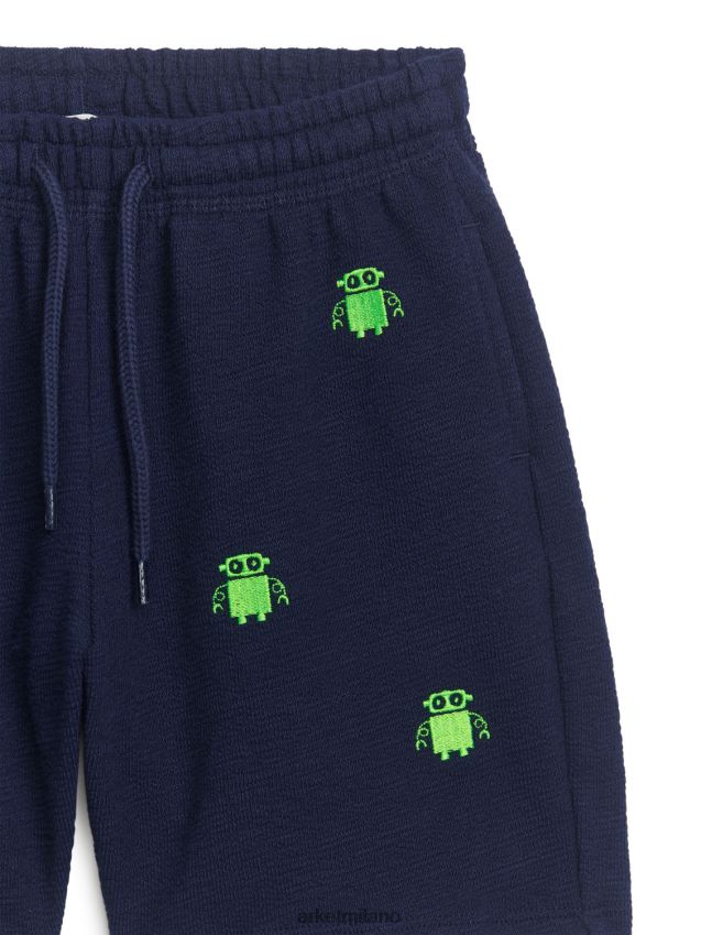 vestiario esso ARKET bambini pantaloncini da felpa ricamati con robot blu scuro/robot 6F0F6L1543
