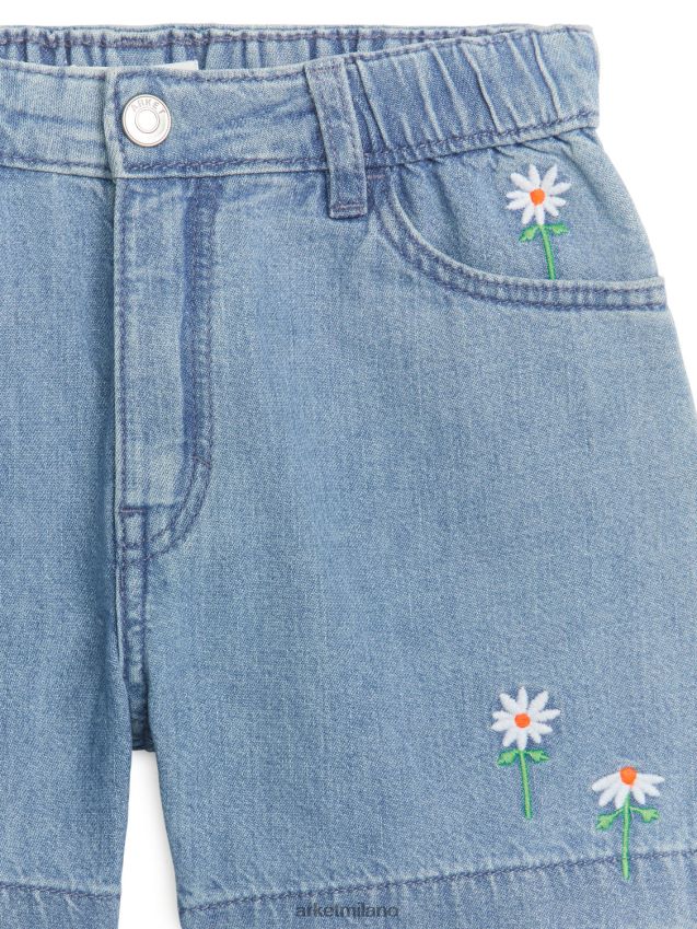 vestiario esso ARKET bambini pantaloncini di jeans ricamati azzurro 6F0F6L1560