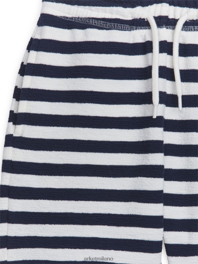 vestiario esso ARKET bambini pantaloncini in jersey testurizzato blu scuro/righe 6F0F6L1542