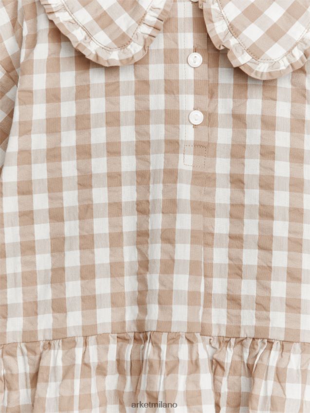 vestiario esso ARKET bambini Abito in seersucker con colletto a balza beige/quadri 6F0F6L1369