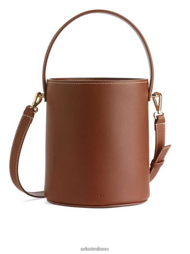 borse esso ARKET unisex piccola borsa a secchiello in pelle marrone 6F0F6L768