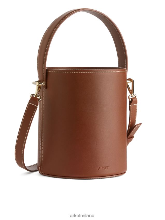 borse esso ARKET unisex piccola borsa a secchiello in pelle marrone 6F0F6L768