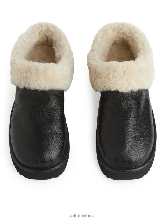 calzature esso ARKET donne pantofole in pile di pelle nero/bianco sporco 6F0F6L524