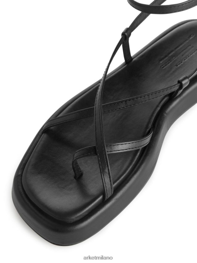 calzature esso ARKET donne sandali con cinturino in pelle nero 6F0F6L628