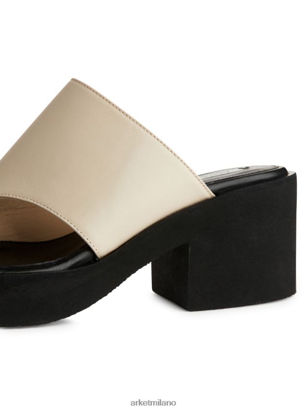 calzature esso ARKET donne sandali larghi in pelle slip-in bianco sporco/nero 6F0F6L696