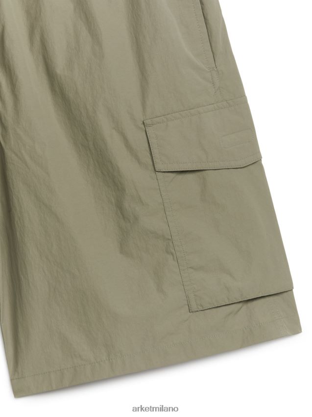 vestiario esso ARKET uomini pantaloncini di utilità attivi verde kaki 6F0F6L1129
