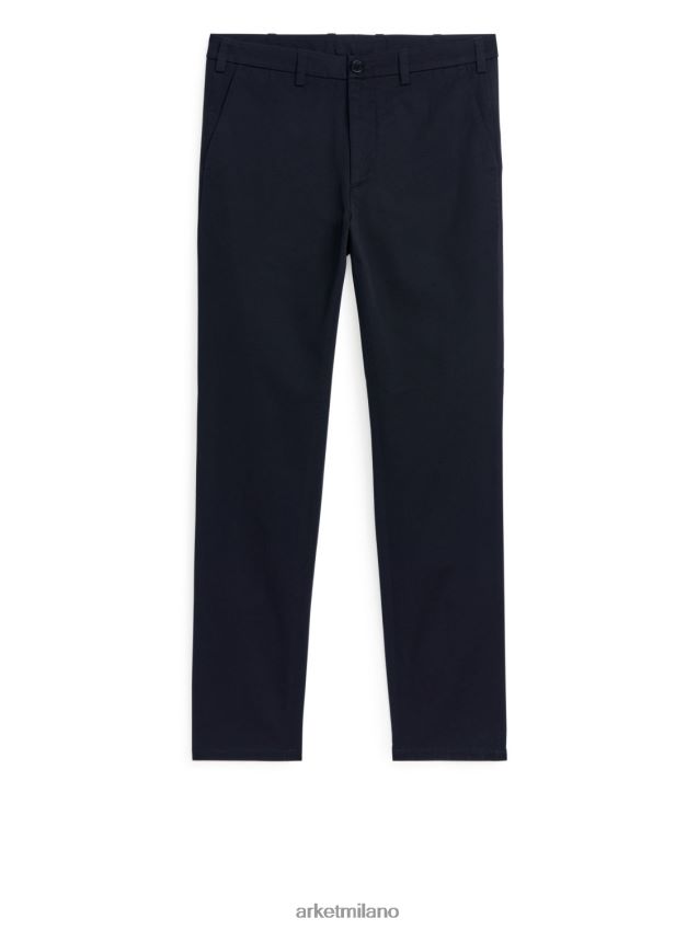 vestiario esso ARKET uomini pantaloni chino slim in cotone blu scuro 6F0F6L1069