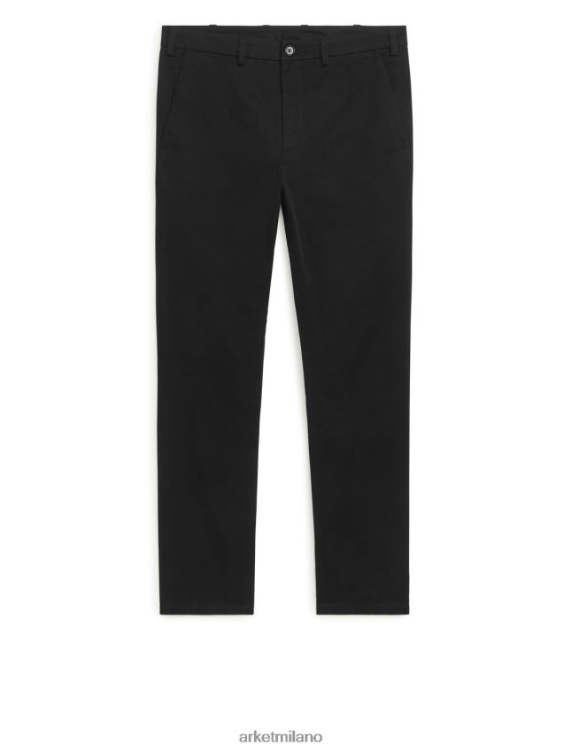 vestiario esso ARKET uomini pantaloni chino slim in cotone nero 6F0F6L1070