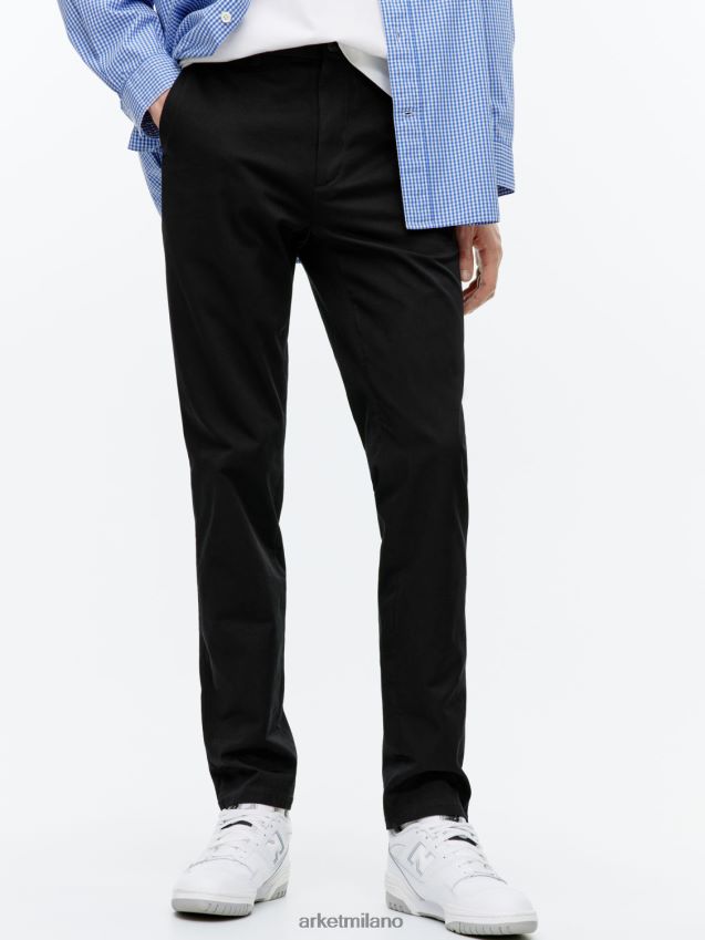 vestiario esso ARKET uomini pantaloni chino slim in cotone nero 6F0F6L1070
